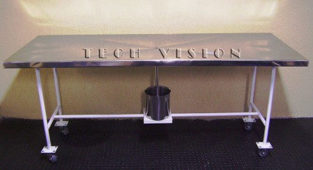 Mesa de aço inox para necropsia com estrutura esmaltada